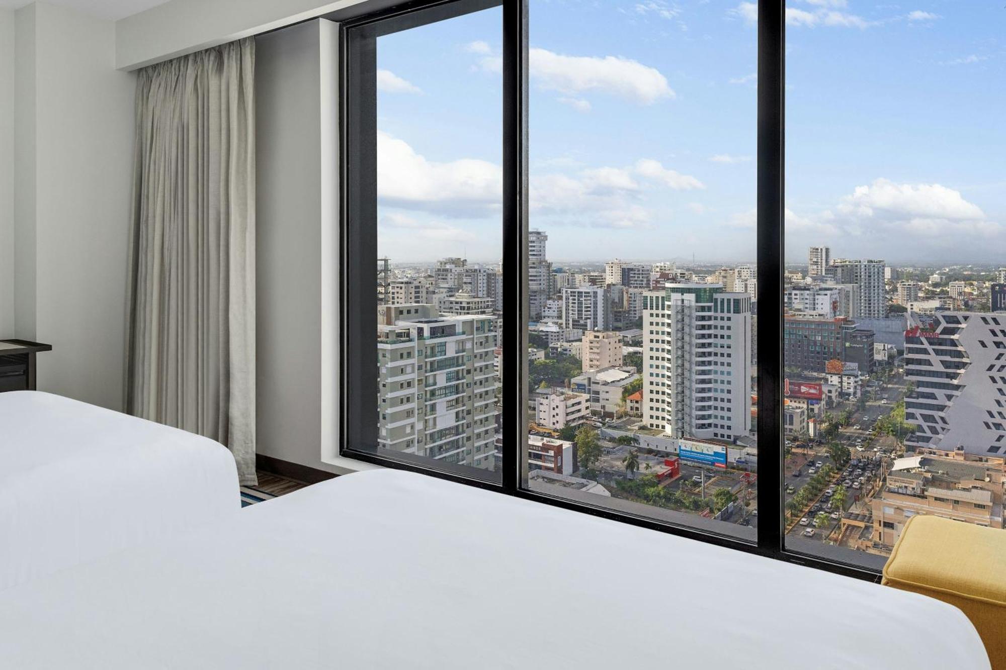 Отель Aloft Santo Domingo Piantini Экстерьер фото